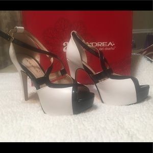 Brand New!! Beautiful bicolor shoes, never used